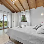 Campagna Near Fazana With 7250m2 Large Garden And Sauna * Galižana