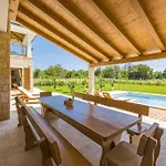 Villa Campagna Near Fazana With 7250m2 Large Garden And Sauna Galižana