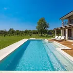 Campagna Near Fazana With 7250m2 Large Garden And Sauna Villa Galižana
