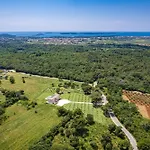 Villa Campagna Near Fazana With 7250m2 Large Garden And Sauna