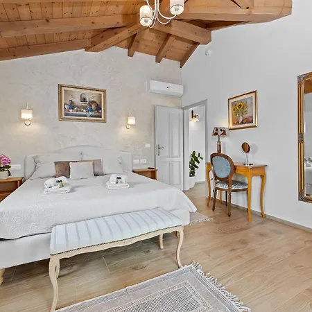 Vila Campagna Near Fazana With 7250m2 Large Garden And Sauna