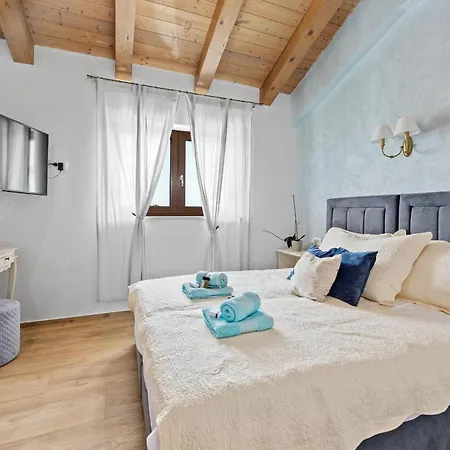 Vila Campagna Near Fazana With 7250m2 Large Garden And Sauna *