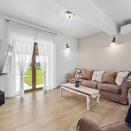 Vila Campagna Near Fazana With 7250m2 Large Garden And Sauna Galižana