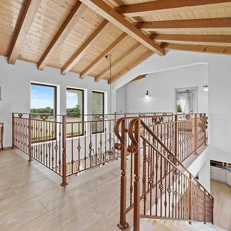 Campagna Near Fazana With 7250m2 Large Garden And Sauna Vila