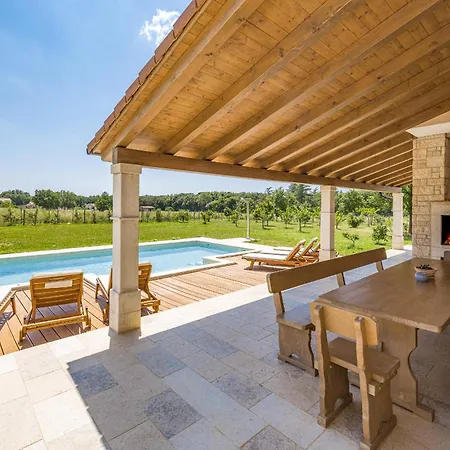 Campagna Near Fazana With 7250m2 Large Garden And Sauna * Galižana