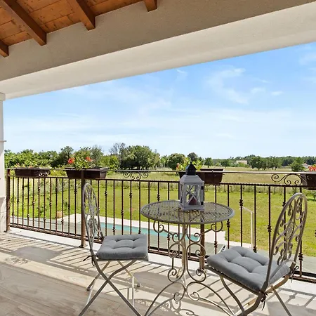 Campagna Near Fazana With 7250m2 Large Garden And Sauna Vila Galižana