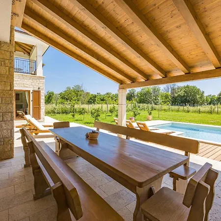 Vila Campagna Near Fazana With 7250m2 Large Garden And Sauna Galižana