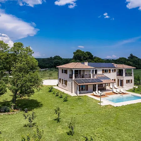Campagna Near Fazana With 7250m2 Large Garden And Sauna Villa