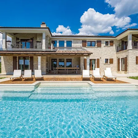 Vila Campagna Near Fazana With 7250m2 Large Garden And Sauna Galižana