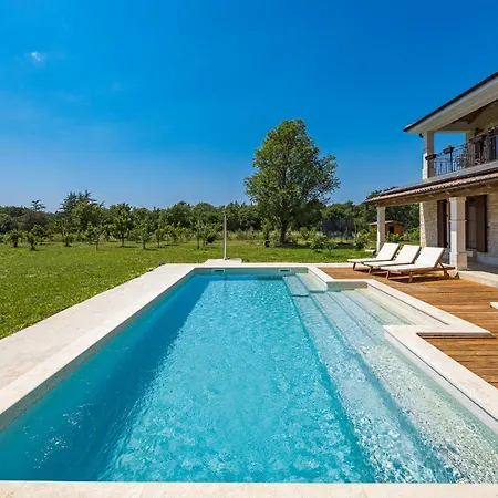 Campagna Near Fazana With 7250m2 Large Garden And Sauna Vila Galižana