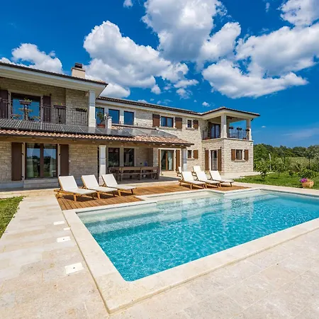 Campagna Near Fazana With 7250m2 Large Garden And Sauna Villa