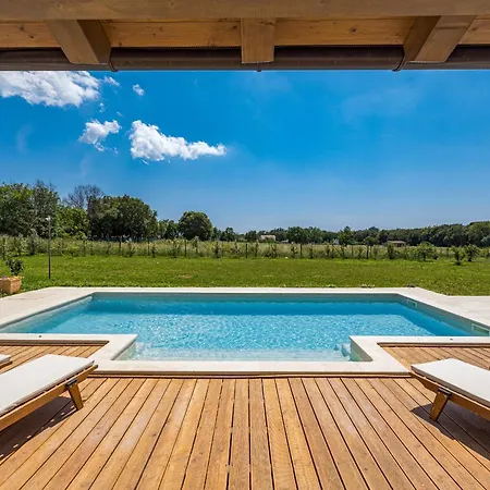 Campagna Near Fazana With 7250m2 Large Garden And Sauna Vila *
