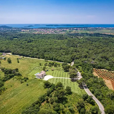 Vila Campagna Near Fazana With 7250m2 Large Garden And Sauna