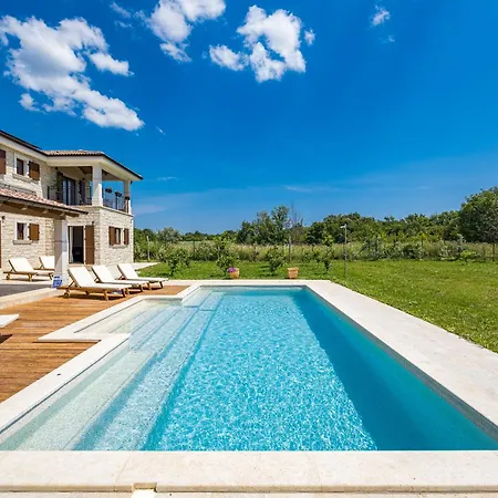 Villa Campagna Near Fazana With 7250m2 Large Garden And Sauna