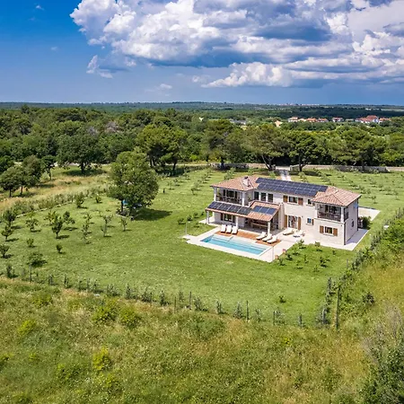 Campagna Near Fazana With 7250m2 Large Garden And Sauna Villa