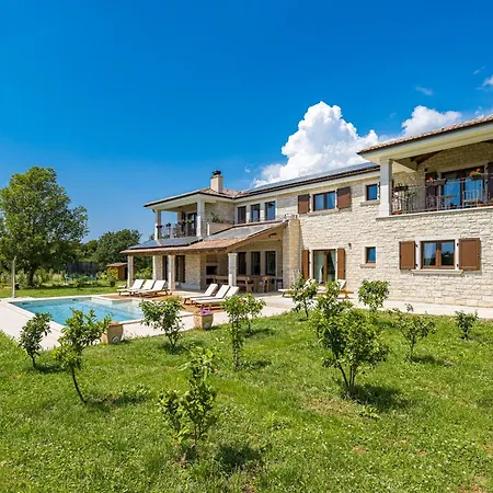 Campagna Near Fazana With 7250m2 Large Garden And Sauna Villa *